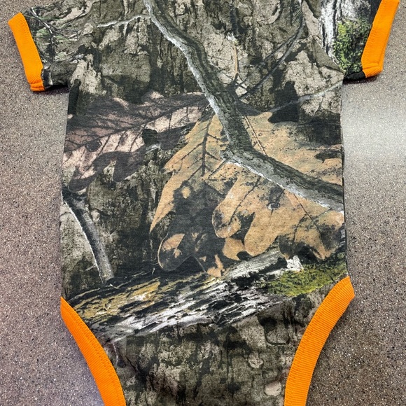 NWOT Mossy Oak Set of (2) Hunting Theme Creepers, Infant 18 months - Picture 6 of 7